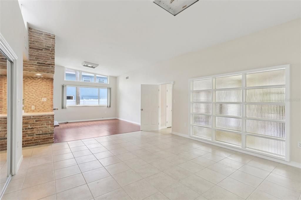 En Venta: $829,900 (3 camas, 4 baños, 2400 Pies cuadrados)