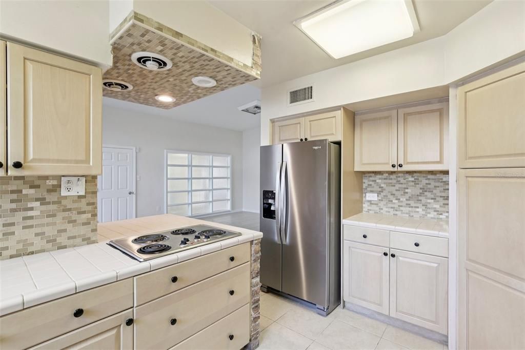 En Venta: $829,900 (3 camas, 4 baños, 2400 Pies cuadrados)