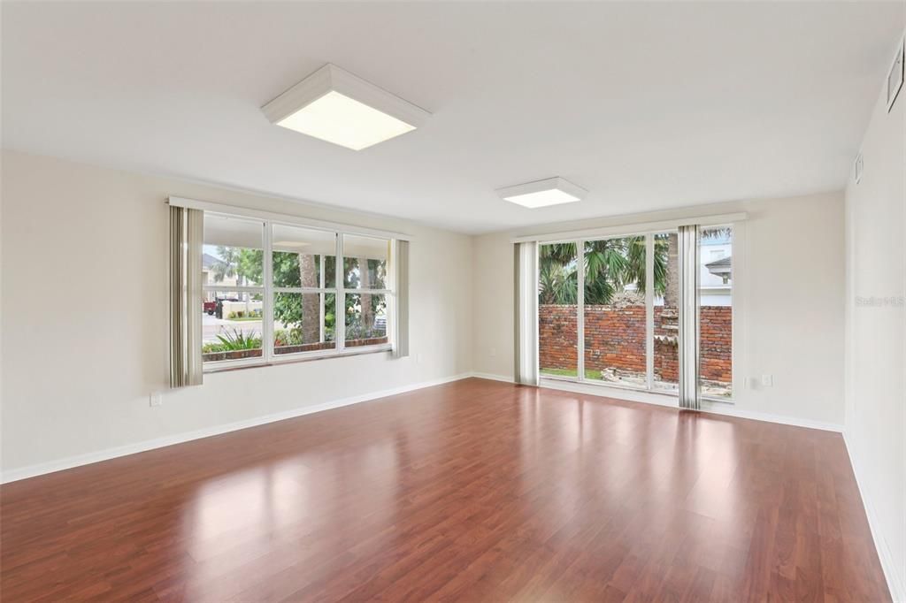 En Venta: $829,900 (3 camas, 4 baños, 2400 Pies cuadrados)