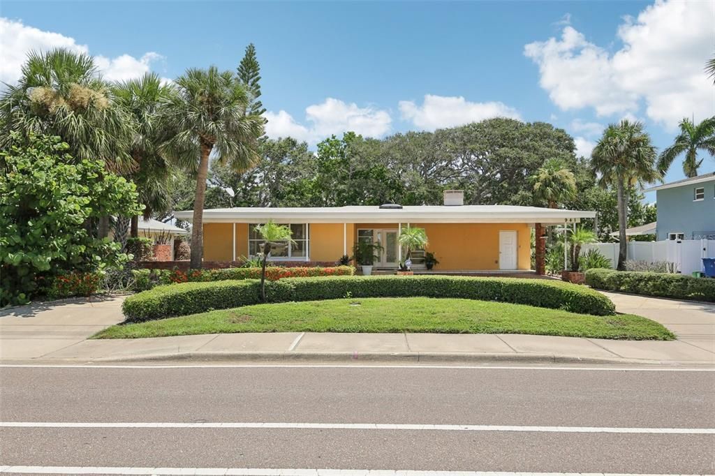 En Venta: $829,900 (3 camas, 4 baños, 2400 Pies cuadrados)