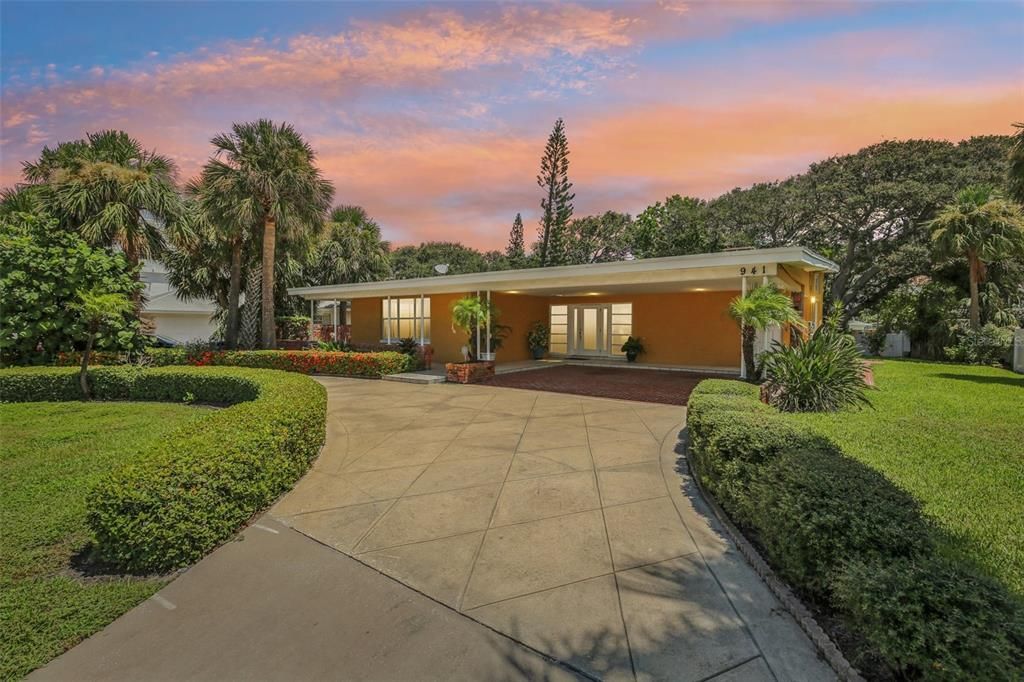 En Venta: $829,900 (3 camas, 4 baños, 2400 Pies cuadrados)