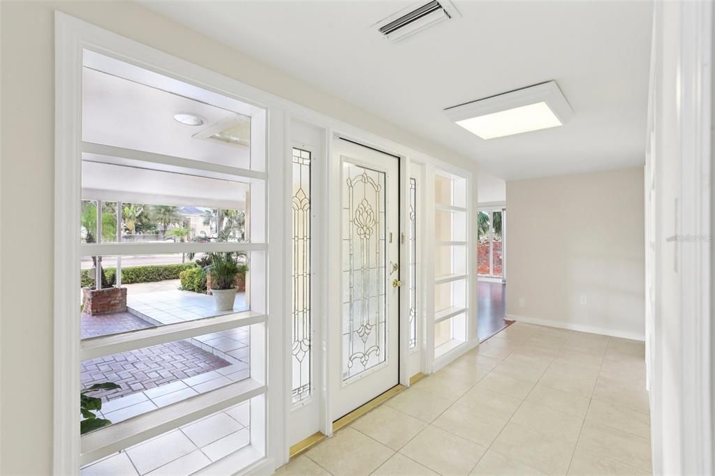 En Venta: $829,900 (3 camas, 4 baños, 2400 Pies cuadrados)