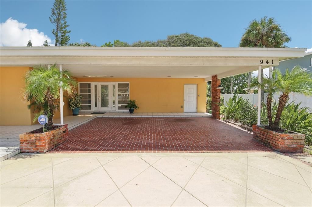 En Venta: $829,900 (3 camas, 4 baños, 2400 Pies cuadrados)