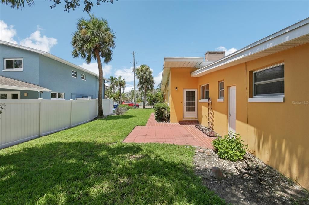 En Venta: $829,900 (3 camas, 4 baños, 2400 Pies cuadrados)