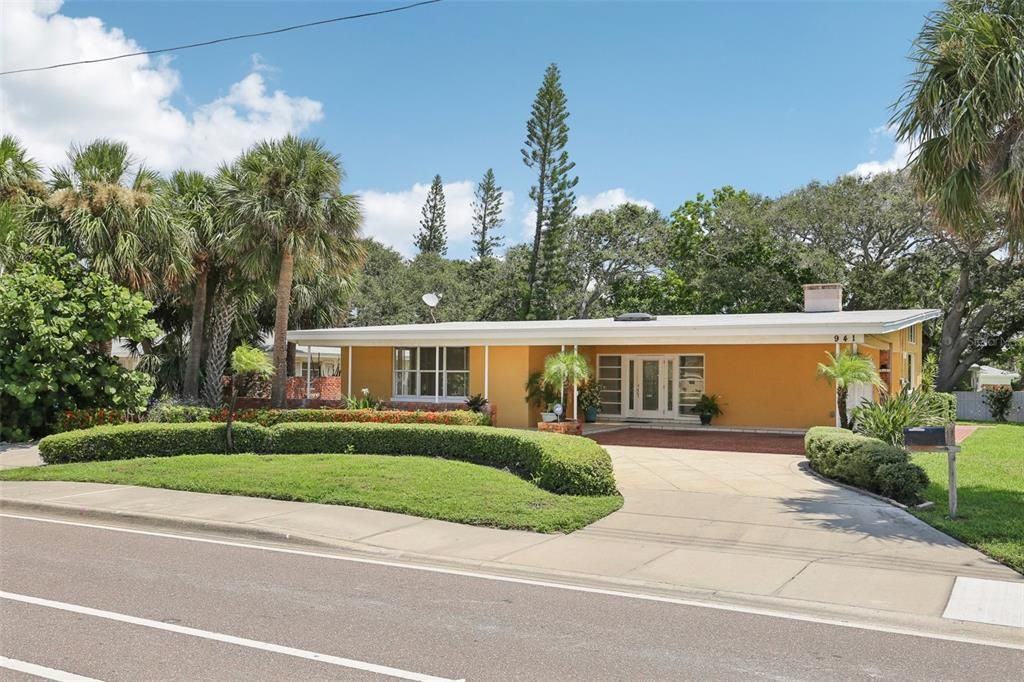 En Venta: $829,900 (3 camas, 4 baños, 2400 Pies cuadrados)