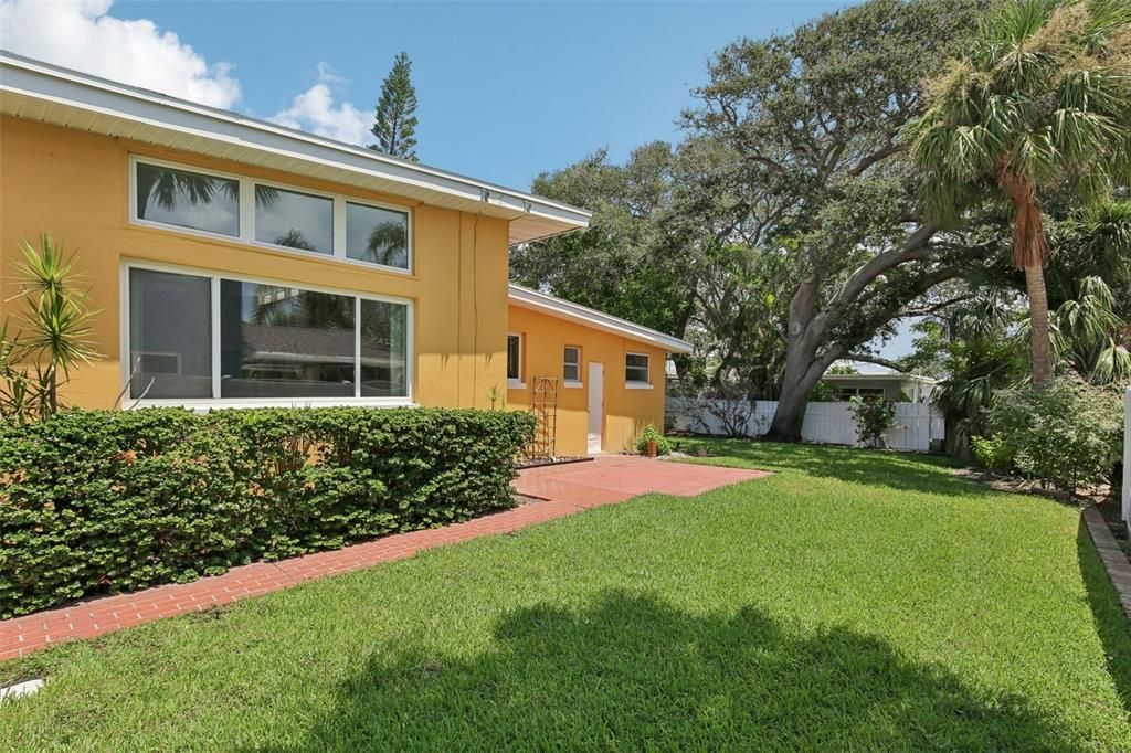 En Venta: $829,900 (3 camas, 4 baños, 2400 Pies cuadrados)