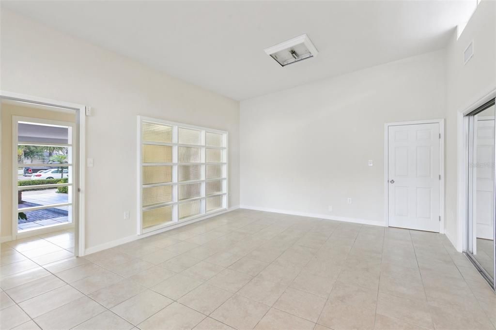 En Venta: $829,900 (3 camas, 4 baños, 2400 Pies cuadrados)