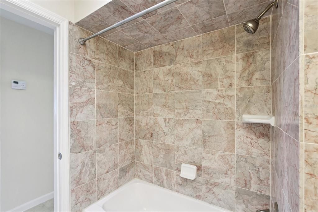 En Venta: $829,900 (3 camas, 4 baños, 2400 Pies cuadrados)