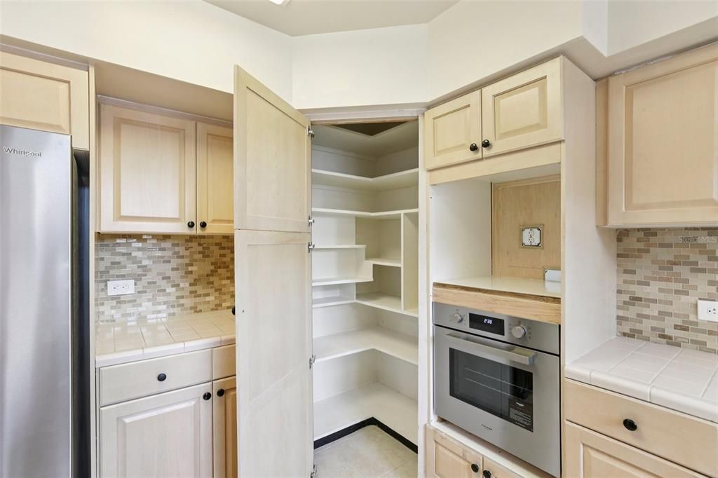 En Venta: $829,900 (3 camas, 4 baños, 2400 Pies cuadrados)