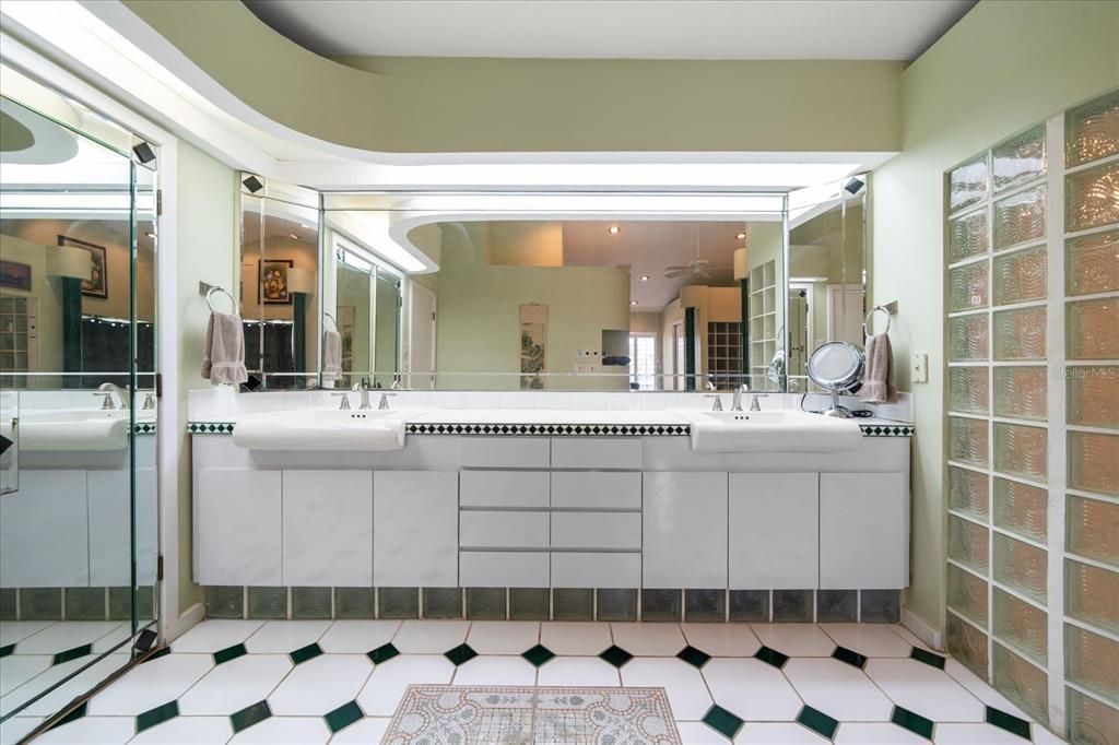 На продажу: $1,638,800 (4 спален, 3 ванн, 3164 Квадратных фут)