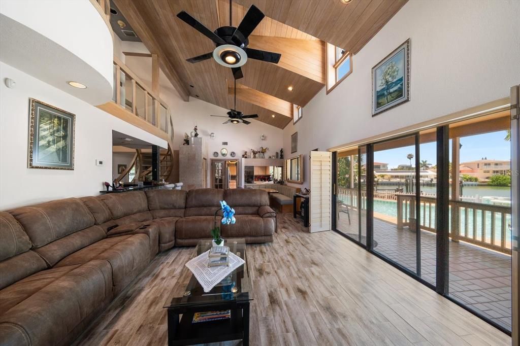 На продажу: $1,638,800 (4 спален, 3 ванн, 3164 Квадратных фут)