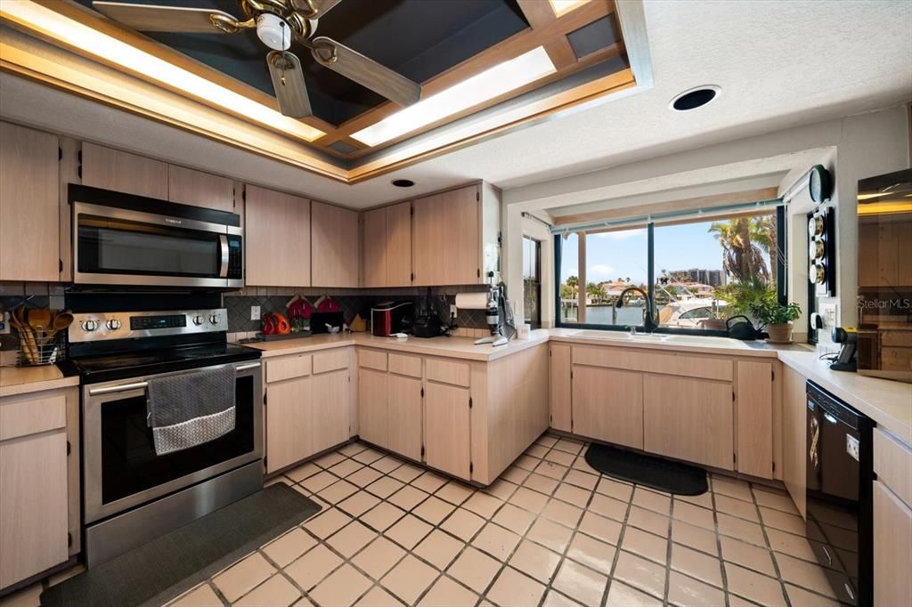 На продажу: $1,638,800 (4 спален, 3 ванн, 3164 Квадратных фут)