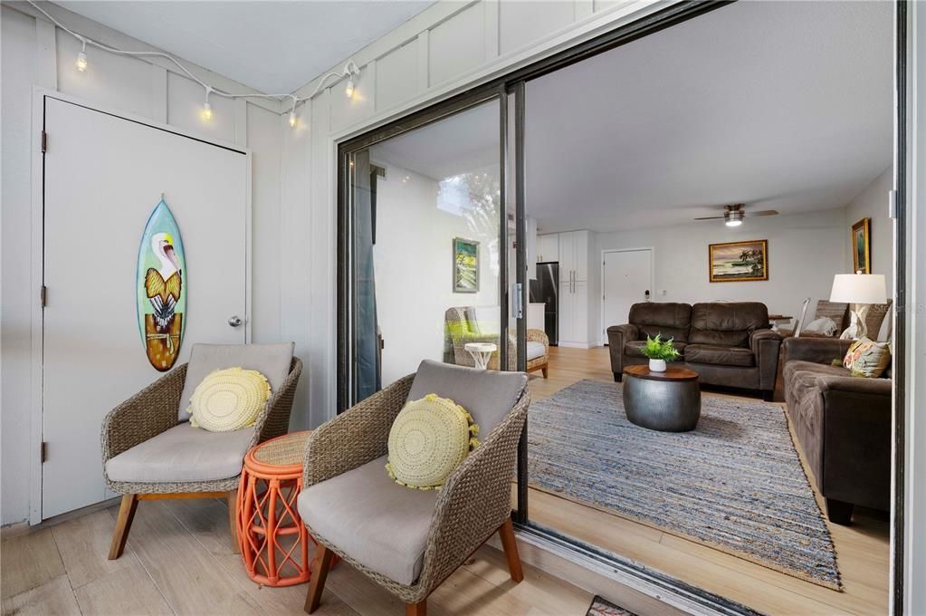 For Sale: $299,000 (2 beds, 1 baths, 838 Square Feet)