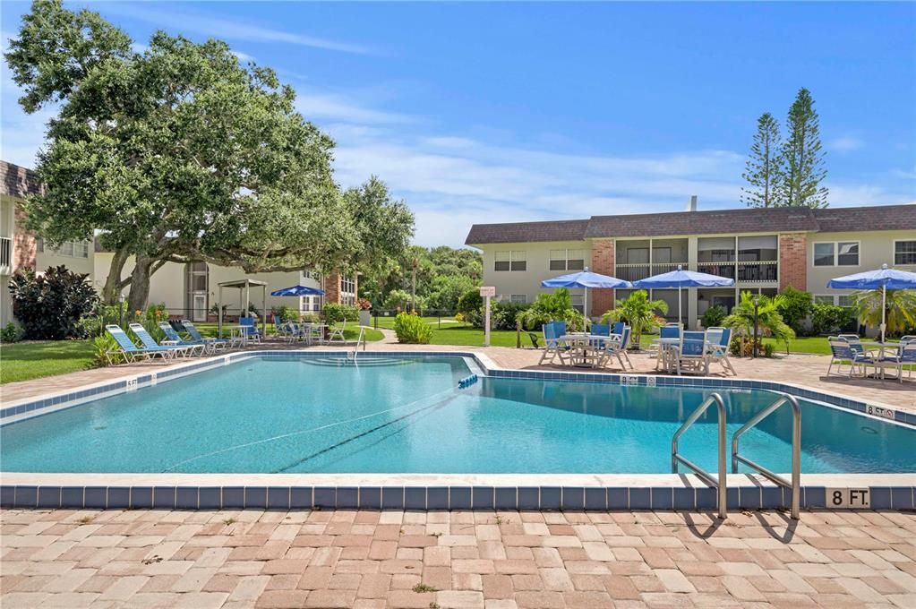 For Sale: $299,000 (2 beds, 1 baths, 838 Square Feet)