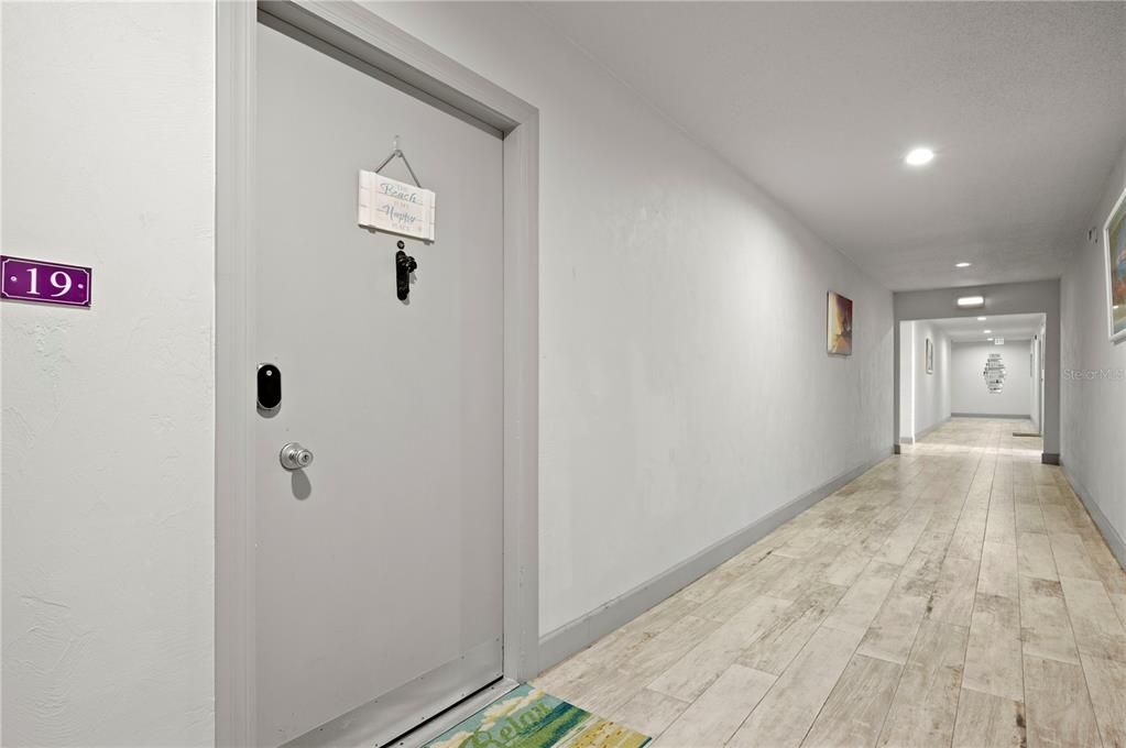 For Sale: $299,000 (2 beds, 1 baths, 838 Square Feet)