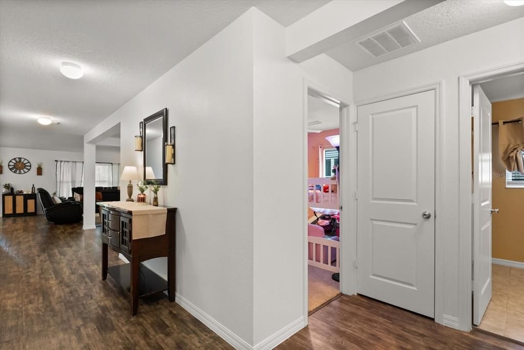 En Venta: $360,000 (3 camas, 2 baños, 1965 Pies cuadrados)