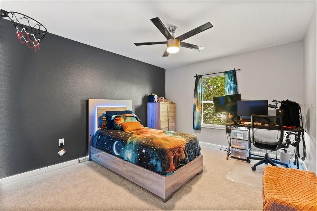 En Venta: $360,000 (3 camas, 2 baños, 1965 Pies cuadrados)