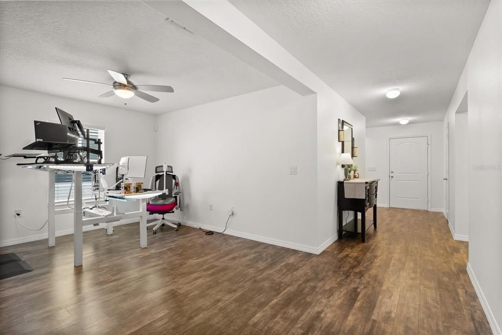 En Venta: $360,000 (3 camas, 2 baños, 1965 Pies cuadrados)