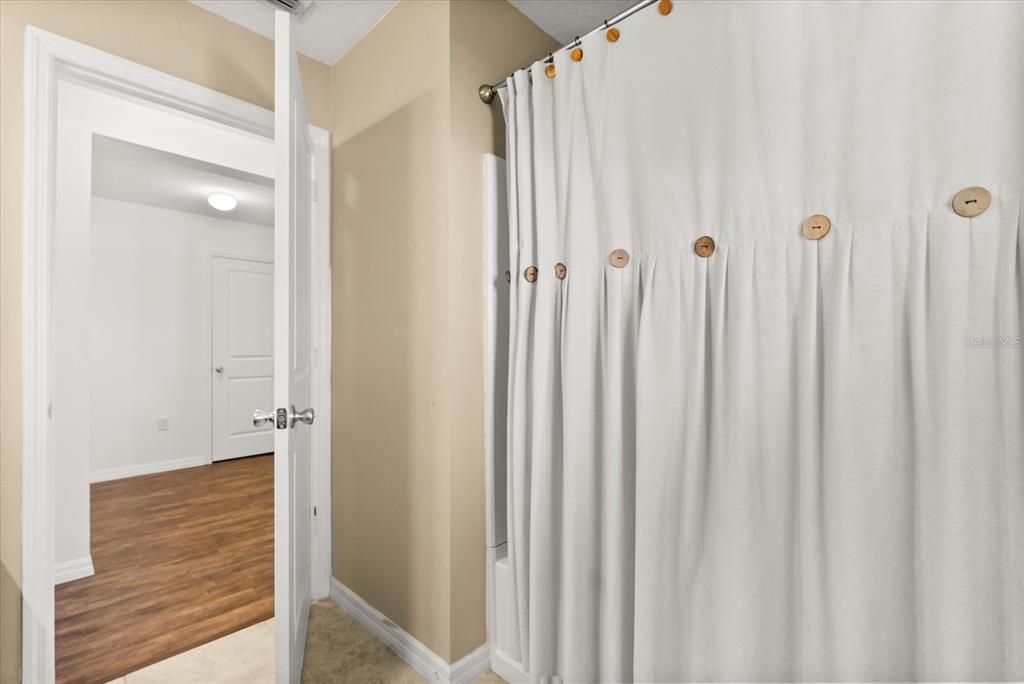 En Venta: $360,000 (3 camas, 2 baños, 1965 Pies cuadrados)