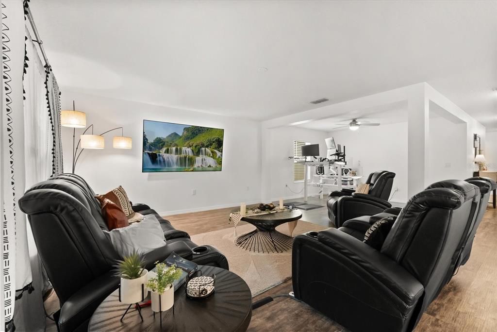 En Venta: $360,000 (3 camas, 2 baños, 1965 Pies cuadrados)