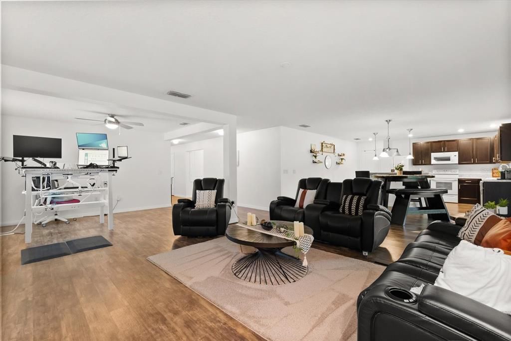 En Venta: $360,000 (3 camas, 2 baños, 1965 Pies cuadrados)