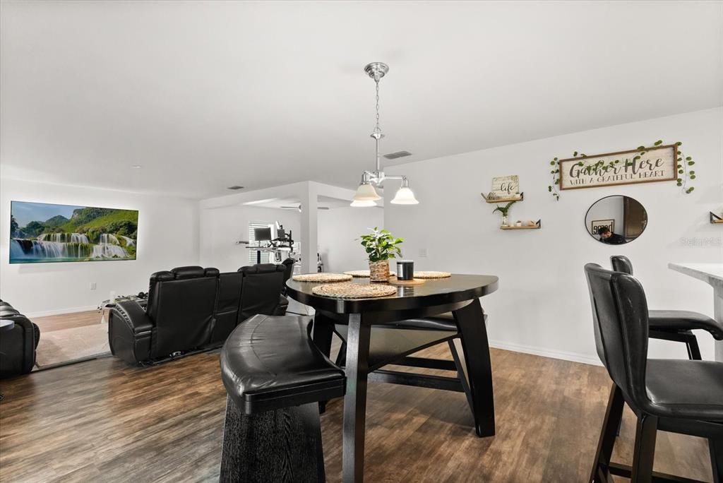 En Venta: $360,000 (3 camas, 2 baños, 1965 Pies cuadrados)