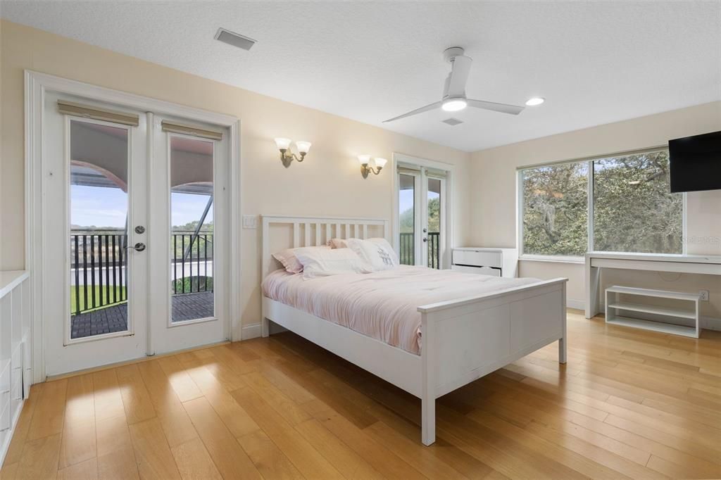 For Sale: $1,700,000 (3 beds, 3 baths, 3296 Square Feet)