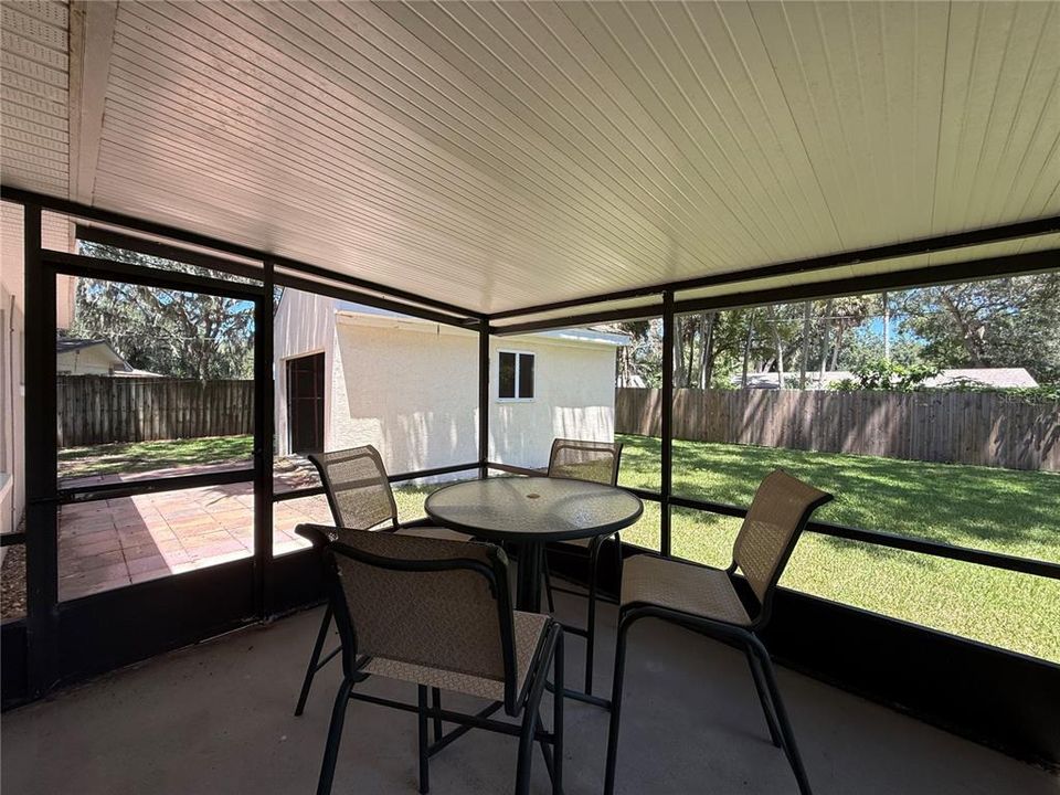 Active With Contract: $298,000 (3 beds, 2 baths, 1636 Square Feet)