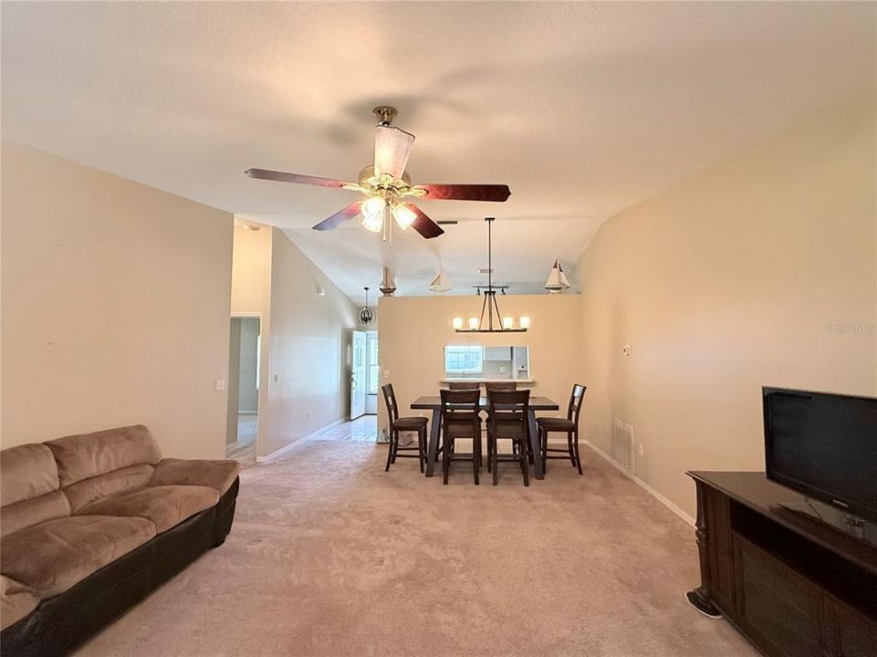 Active With Contract: $298,000 (3 beds, 2 baths, 1636 Square Feet)