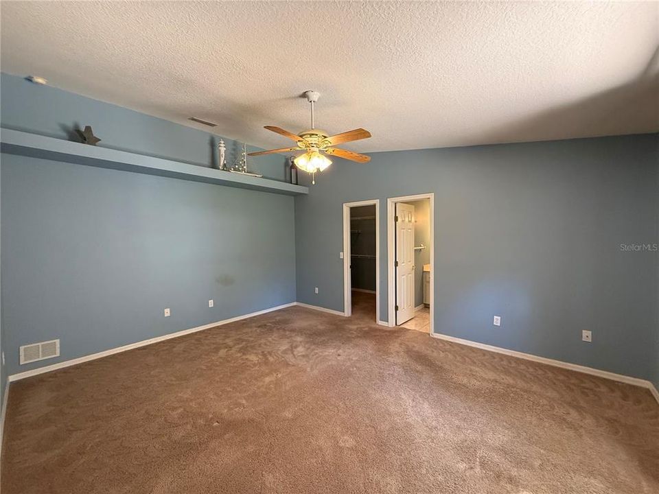 Active With Contract: $298,000 (3 beds, 2 baths, 1636 Square Feet)