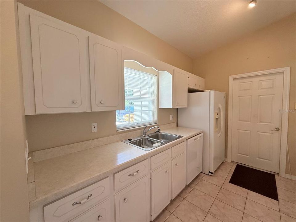 Active With Contract: $298,000 (3 beds, 2 baths, 1636 Square Feet)