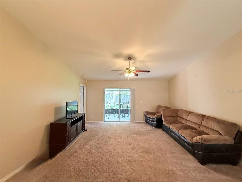 Active With Contract: $298,000 (3 beds, 2 baths, 1636 Square Feet)