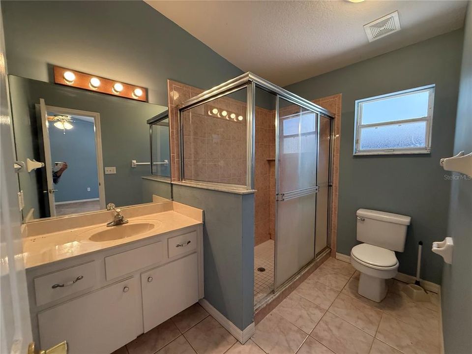 Active With Contract: $298,000 (3 beds, 2 baths, 1636 Square Feet)