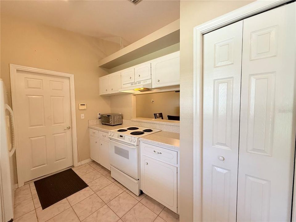 Active With Contract: $298,000 (3 beds, 2 baths, 1636 Square Feet)