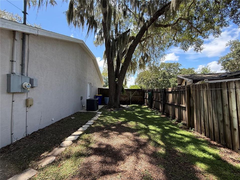 Active With Contract: $298,000 (3 beds, 2 baths, 1636 Square Feet)