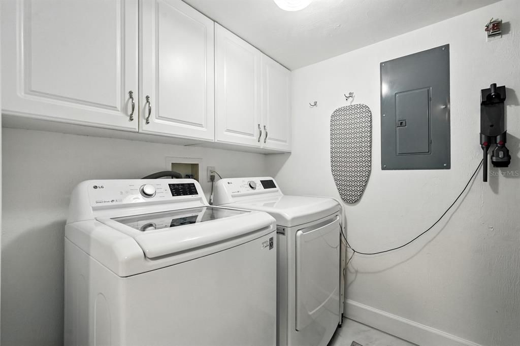 Active With Contract: $799,000 (3 beds, 2 baths, 1826 Square Feet)