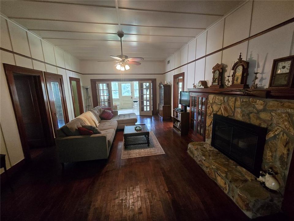 For Sale: $525,000 (3 beds, 2 baths, 2238 Square Feet)