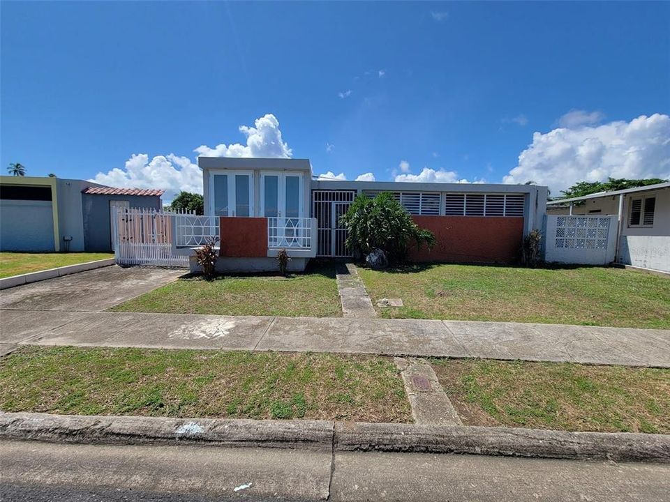 待售: $250,000 (3 贝兹, 2 浴室, 1144 平方英尺)