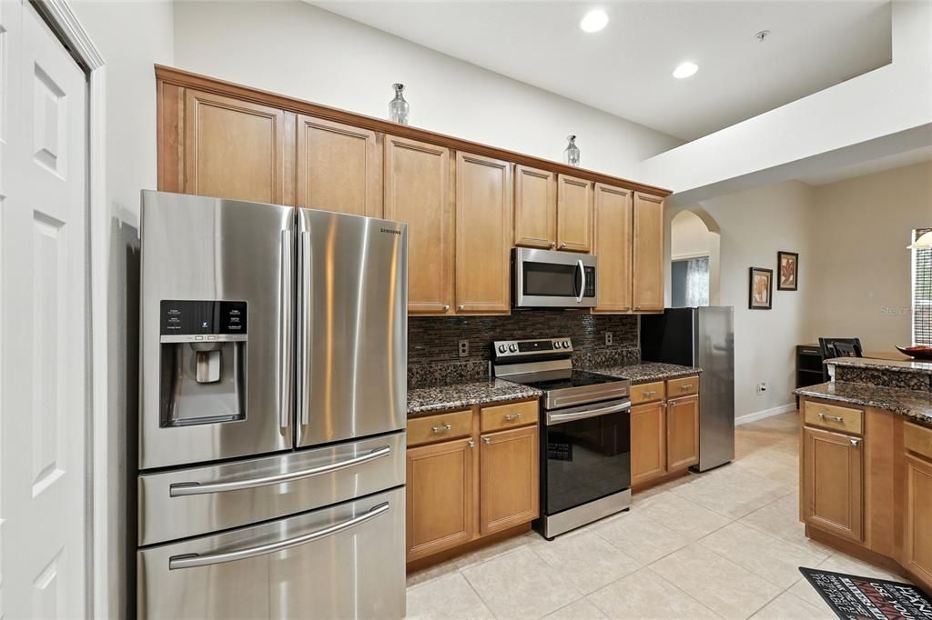 Под контрактом: $575,000 (4 спален, 3 ванн, 2640 Квадратных фут)