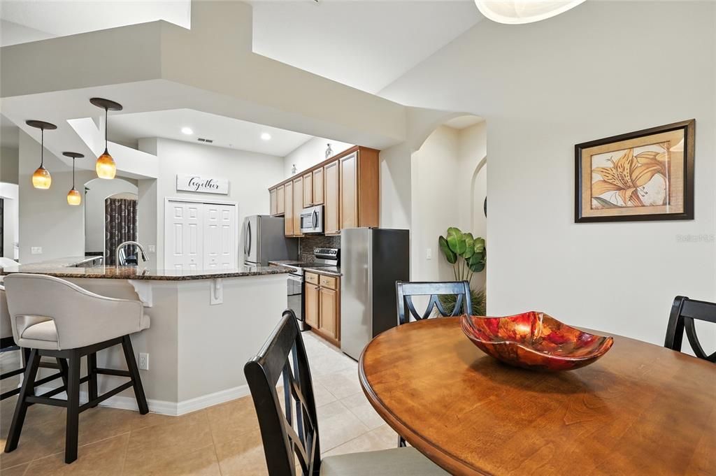 Под контрактом: $575,000 (4 спален, 3 ванн, 2640 Квадратных фут)