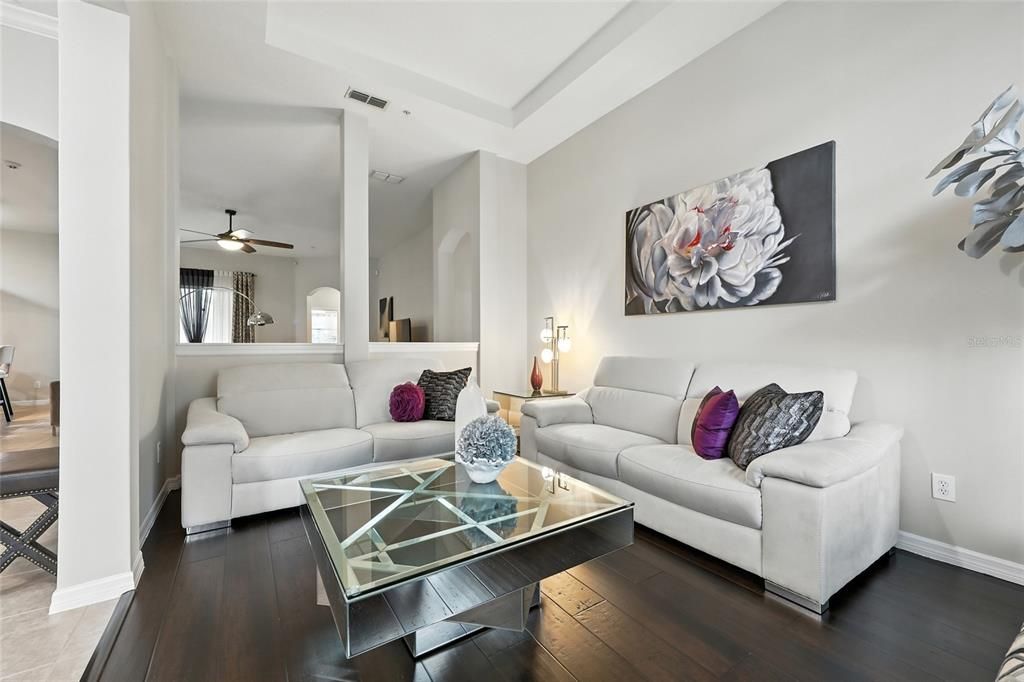 Под контрактом: $575,000 (4 спален, 3 ванн, 2640 Квадратных фут)