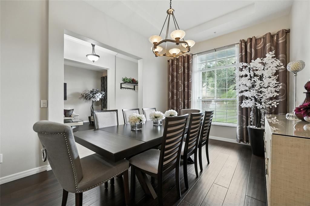 Под контрактом: $575,000 (4 спален, 3 ванн, 2640 Квадратных фут)