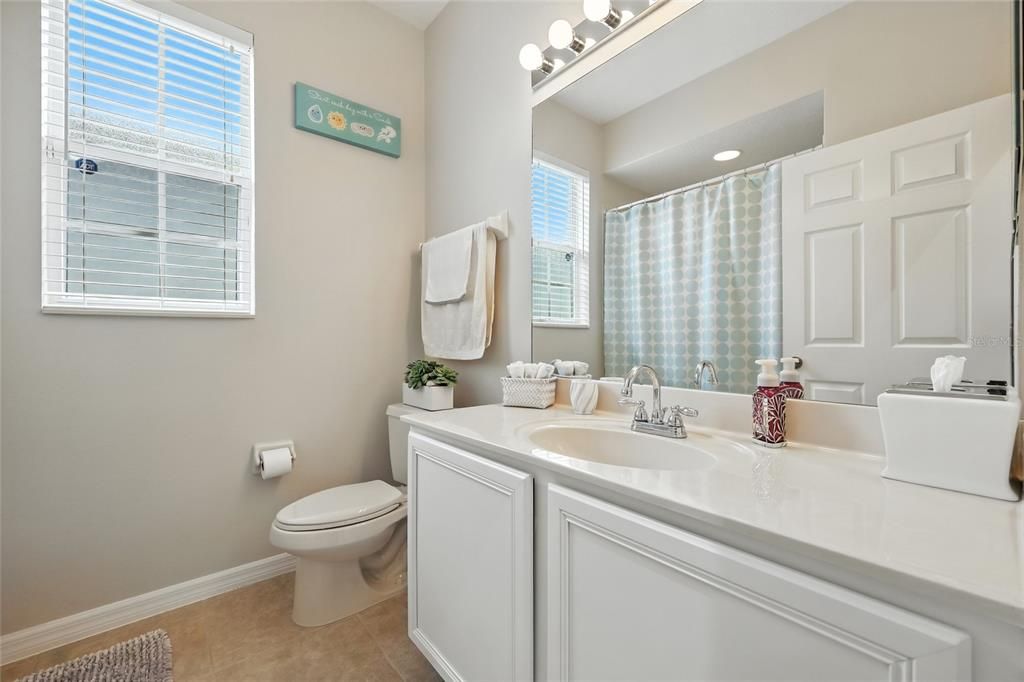 Под контрактом: $575,000 (4 спален, 3 ванн, 2640 Квадратных фут)