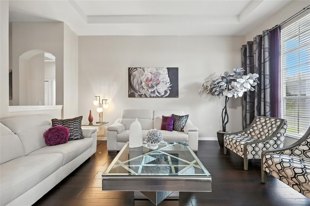 Под контрактом: $575,000 (4 спален, 3 ванн, 2640 Квадратных фут)