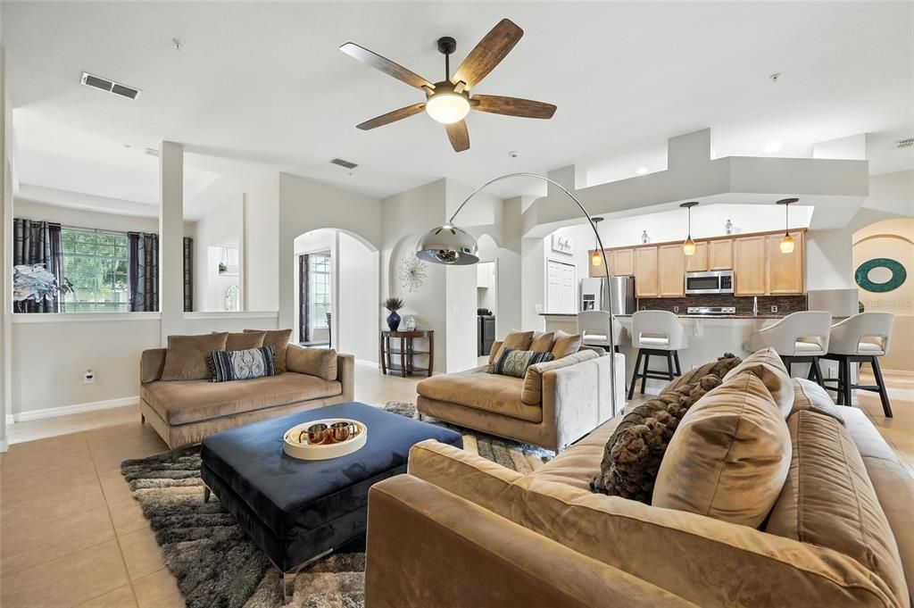 Под контрактом: $575,000 (4 спален, 3 ванн, 2640 Квадратных фут)