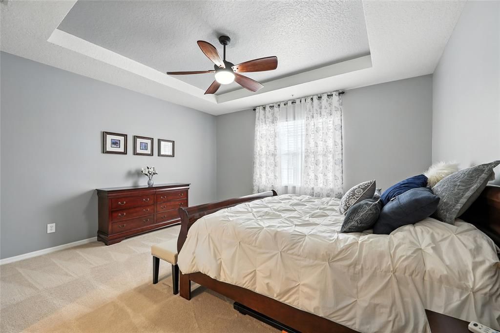 Под контрактом: $575,000 (4 спален, 3 ванн, 2640 Квадратных фут)