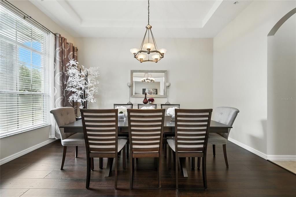 Под контрактом: $575,000 (4 спален, 3 ванн, 2640 Квадратных фут)