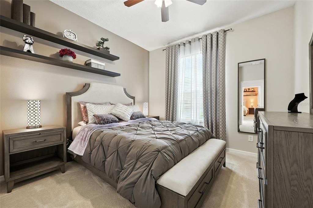 Под контрактом: $575,000 (4 спален, 3 ванн, 2640 Квадратных фут)