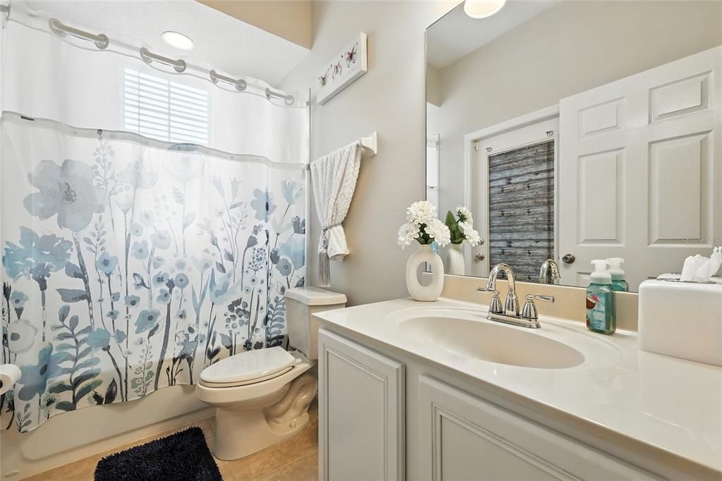 Под контрактом: $575,000 (4 спален, 3 ванн, 2640 Квадратных фут)