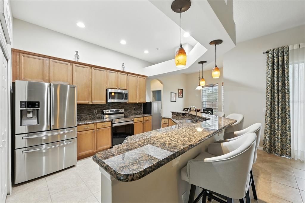 Под контрактом: $575,000 (4 спален, 3 ванн, 2640 Квадратных фут)